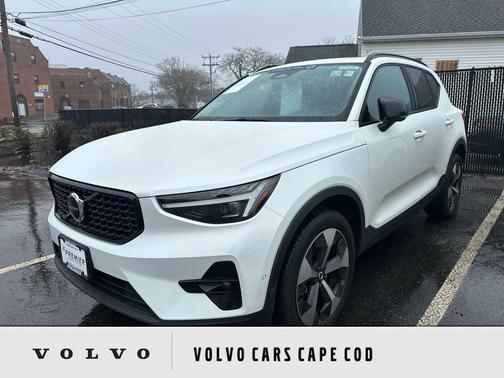 2026 Volvo XC40 Plus, B5 AWD Gas (mild hybrid), Dark
