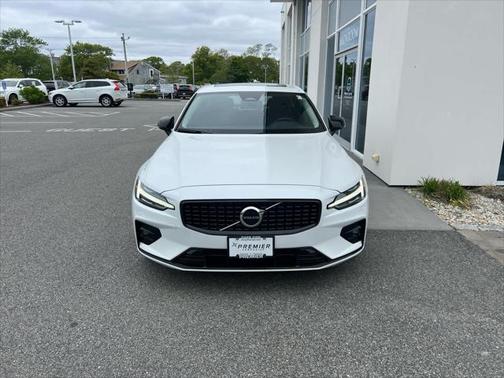 2025 Volvo S60 B5 Core