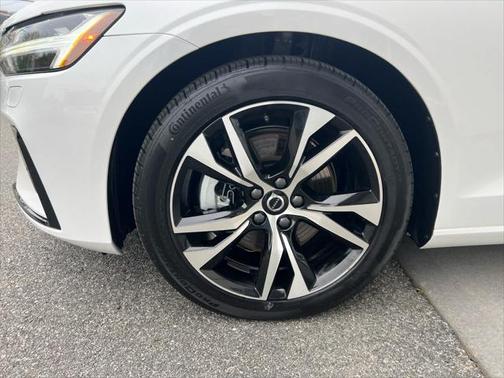 2025 Volvo S60 B5 Core