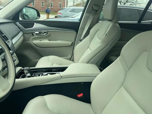 2024 Volvo XC90 B5 Core Bright Theme