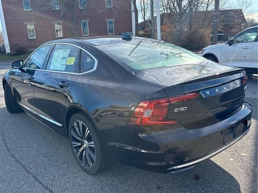 2025 Volvo S90 B6 Plus