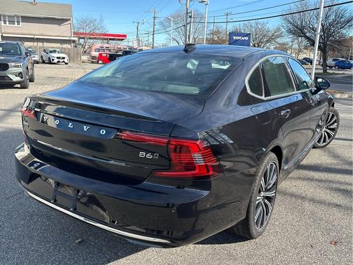 2025 Volvo S90 B6 Plus