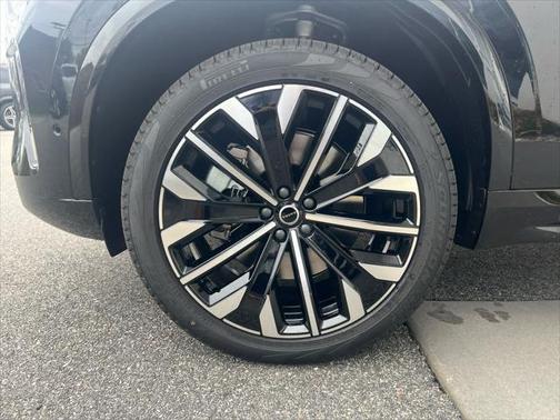 2025 Volvo XC90 Plug-In Hybrid T8 Plus 7-Seater