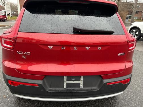 2023 Volvo XC40 B5 Plus Bright Theme