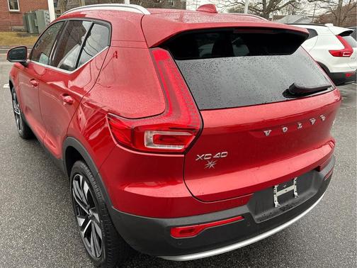 2023 Volvo XC40 B5 Plus Bright Theme