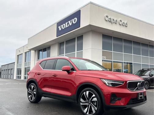 2023 Volvo XC40 B5 Plus Bright Theme