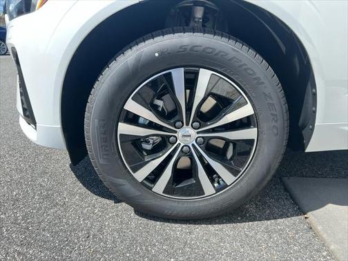 2025 Volvo XC60 B5 Core
