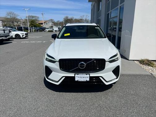 2025 Volvo XC60 B5 Core