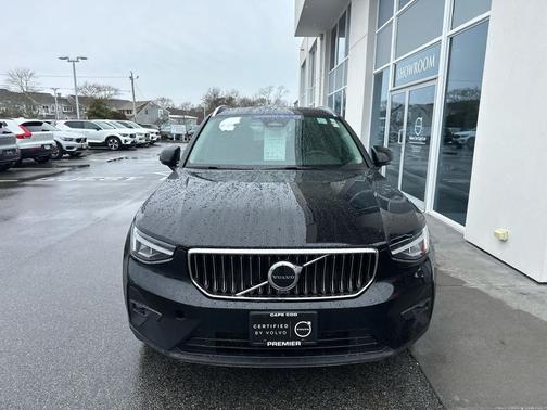 2023 Volvo XC40 B5 Plus Bright Theme