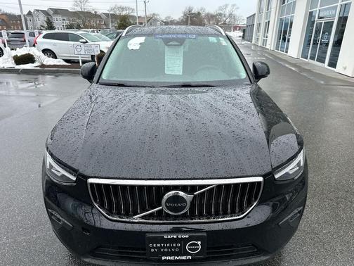 2023 Volvo XC40 B5 Plus Bright Theme