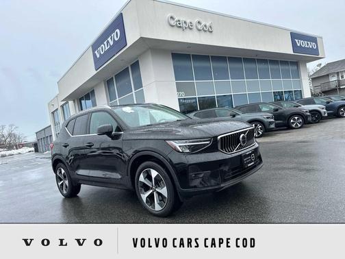 2023 Volvo XC40 B5 Plus Bright Theme