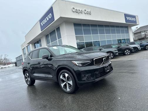 2023 Volvo XC40 B5 Plus Bright Theme