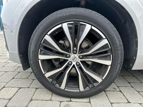 Silver Dawn Metallic 2023 Volvo XC60 B5 Plus Dark Theme