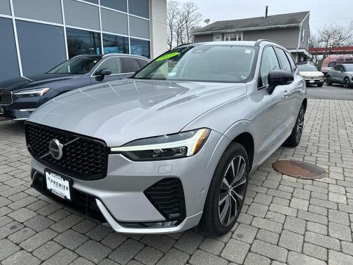 Silver Dawn Metallic 2023 Volvo XC60 B5 Plus Dark Theme