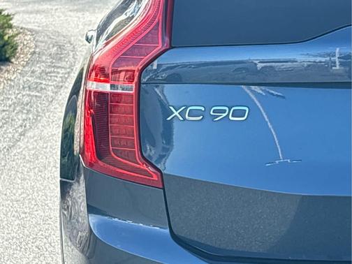 2024 Volvo XC90 B5 Core Bright Theme