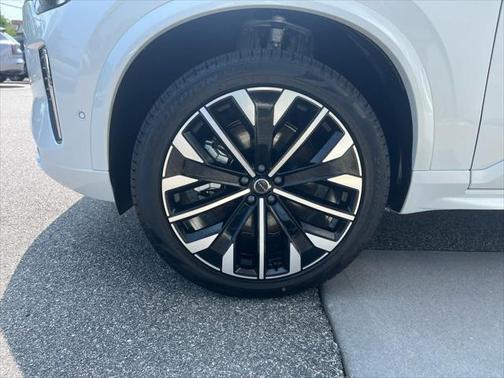 2025 Volvo XC90 Plug-In Hybrid T8 Ultra 7-Seater