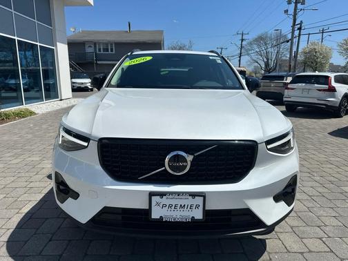 Crystal White 2026 Volvo XC40 Plus, B5 AWD Gas (mild hybrid), Dark