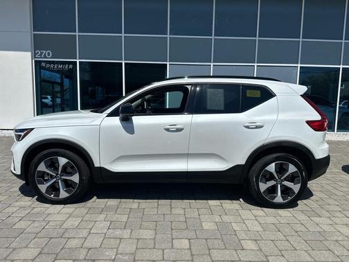Crystal White 2026 Volvo XC40 Plus, B5 AWD Gas (mild hybrid), Dark