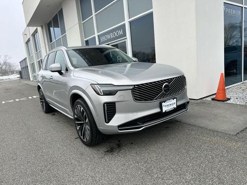 2025 Volvo XC90 B6 Plus 7-Seater