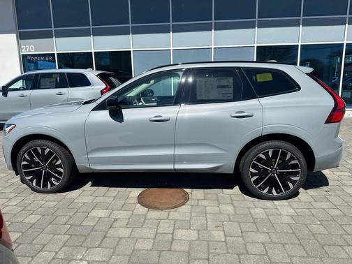 Vapour Grey Metallic 2026 Volvo XC60 B5 Ultra