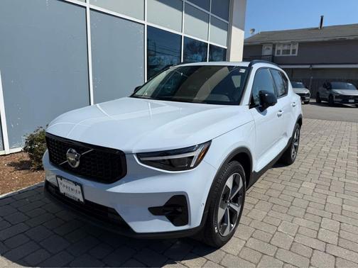 Cloud Blue 2026 Volvo XC40 Plus, B5 AWD Gas (mild hybrid), Dark