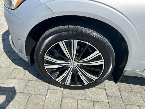 Silver Dawn Metallic 2023 Volvo XC60 B6 Ultimate Bright Theme