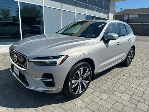 Silver Dawn Metallic 2023 Volvo XC60 B6 Ultimate Bright Theme