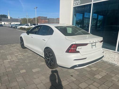 2024 Volvo S60 B5 Core Dark Theme