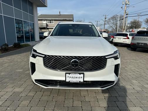 Crystal White Metallic 2025 Volvo XC90 B6 Plus 7-Seater