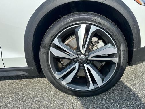 2023 Volvo V60 Cross Country B5 Plus
