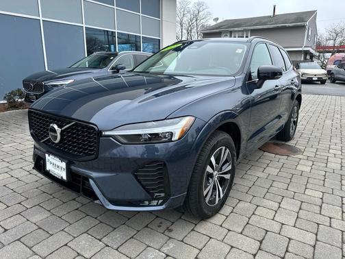 Denim Blue Metallic 2025 Volvo XC60 B5 Core