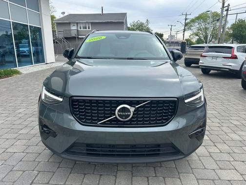 Forest Lake 2026 Volvo XC40 Plus, B5 AWD Gas (mild hybrid), Dark