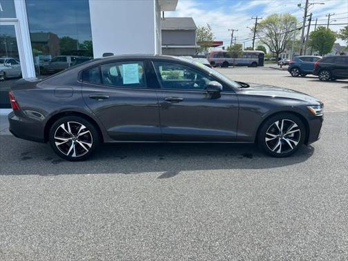2024 Volvo S60 B5 Core Dark Theme
