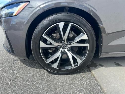 2024 Volvo S60 B5 Core Dark Theme