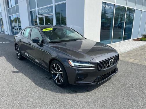 2024 Volvo S60 B5 Core Dark Theme
