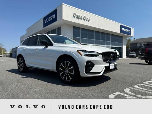 Crystal White Metallic 2023 Volvo XC60 B5 Plus Dark Theme