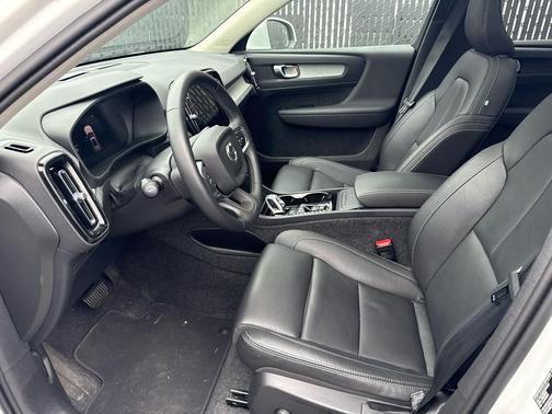 Crystal White Pearl 2025 Volvo XC40 B5 Plus Bright Theme