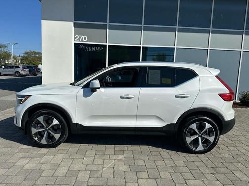 Crystal White Pearl 2025 Volvo XC40 B5 Plus Bright Theme