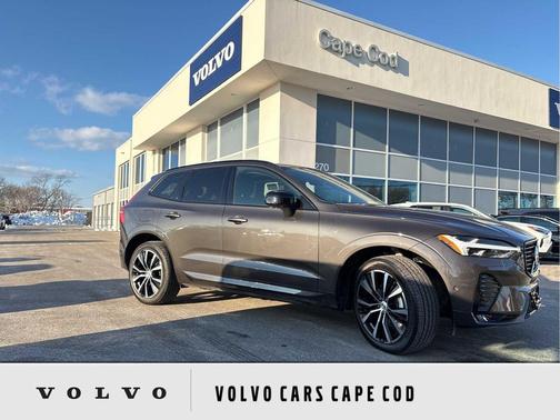 2023 Volvo XC60 B5 Plus Dark Theme