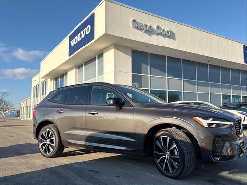 2023 Volvo XC60 B5 Plus Dark Theme