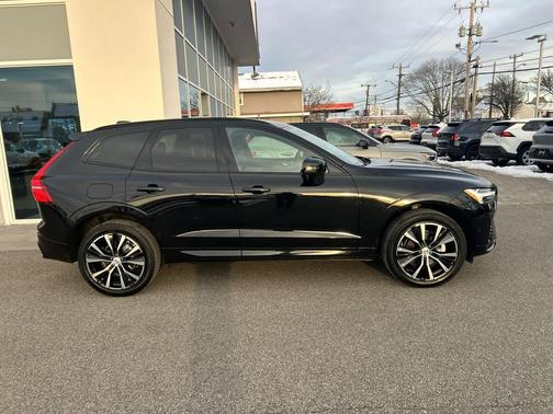 2025 Volvo XC60 B5 Plus