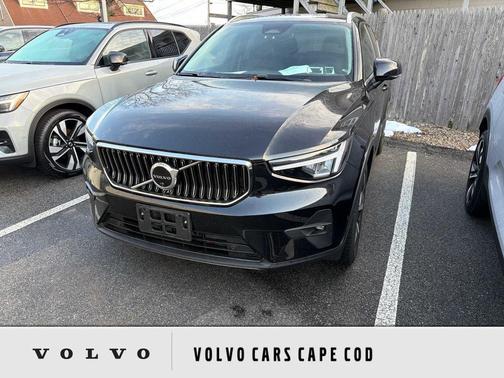 2023 Volvo XC40 B5 Plus Bright Theme