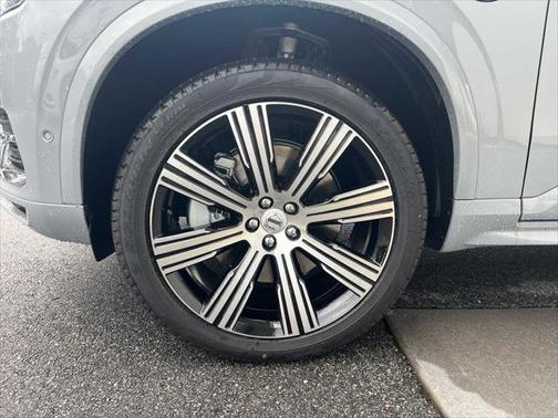 2025 Volvo XC90 Plug-In Hybrid Plus