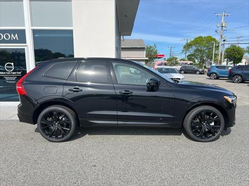 2025 Volvo XC60 B5 Ultra Black Edition