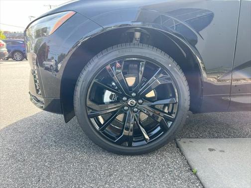 2025 Volvo XC60 B5 Ultra Black Edition