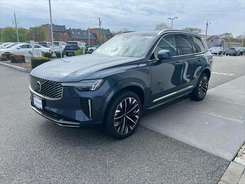 2025 Volvo XC90 B6 Plus 7-Seater