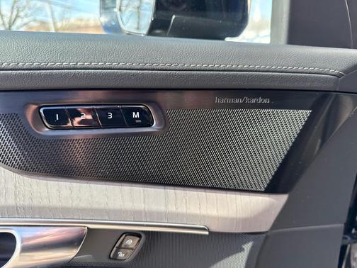 Onyx Black Metallic 2026 Volvo XC90 Ultra Dark Theme, B6 AWD Gas (mild hybrid), Gasoline, 7 Seats