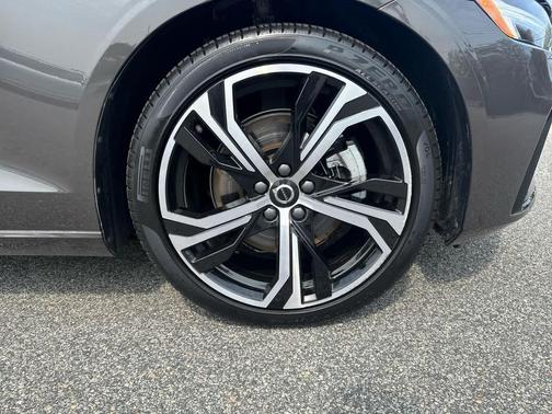 2025 Volvo S60 B5 Core