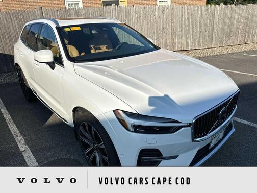 Crystal White Metallic 2023 Volvo XC60 B5 Ultimate Bright Theme