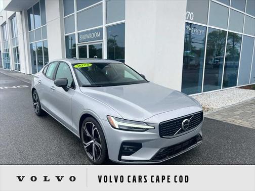 2024 Volvo S60 B5 Core Dark Theme